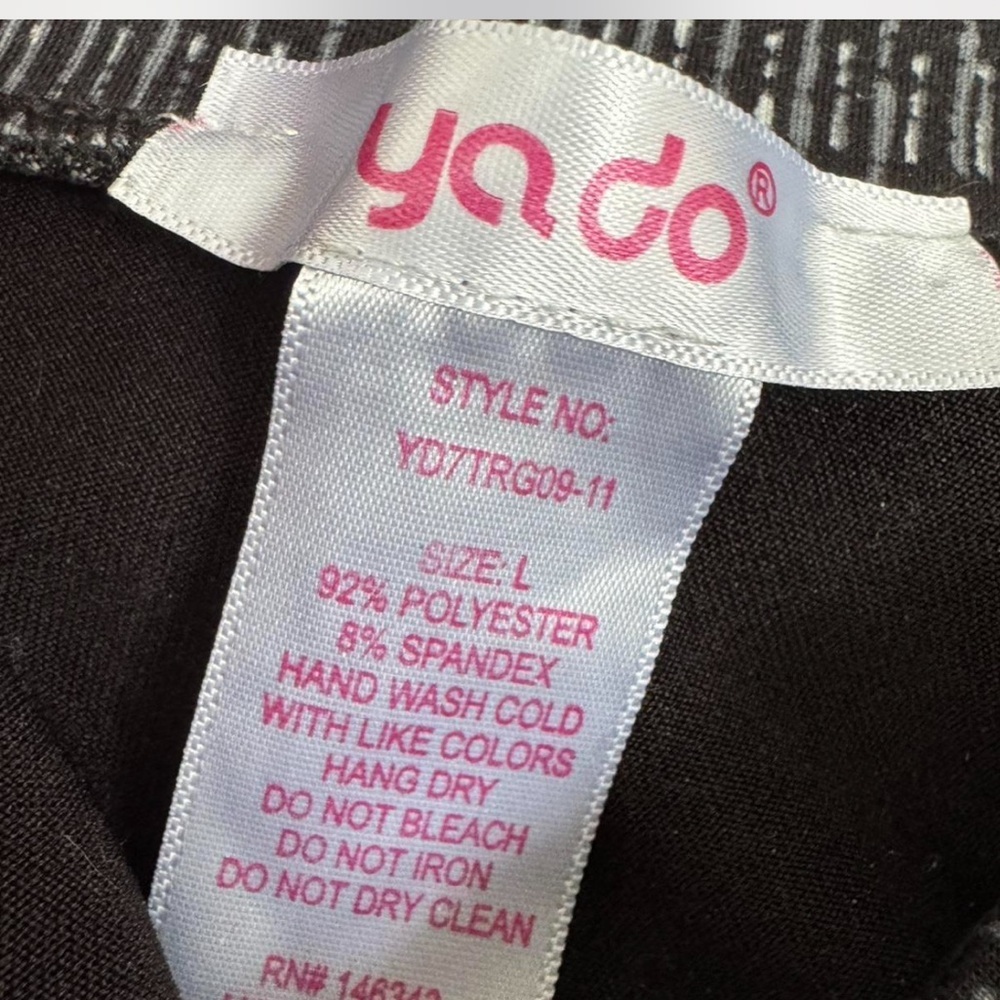 Yado Black and Gray Patterned Pull-on cropped leggings size Large - Picture 4 of 5